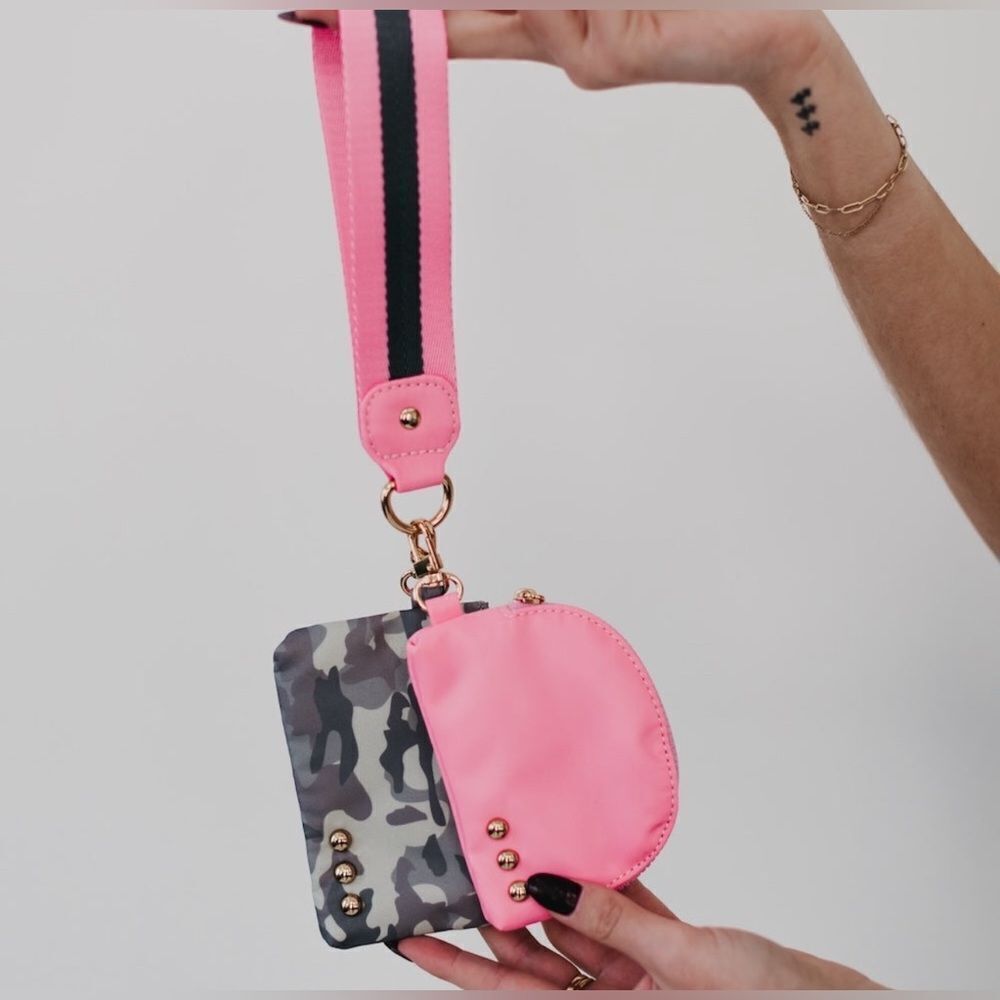 Pretty Simple Dolly Dual Pouch Wristlet Camo/Pink